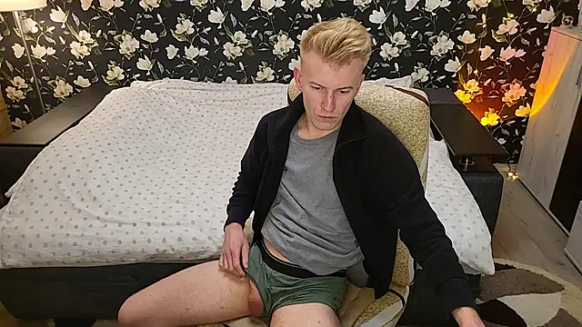 XXX chat uživo modela Vuitton