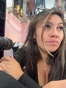 LIZ-06_ Show in webcam