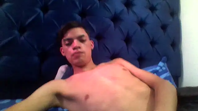 Latinos_2001 Adlı Modelin Web Kamerası Şovu