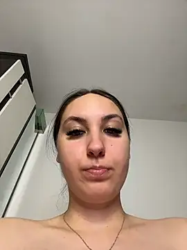 Lucy_doll22 Obrolan Langsung XXX