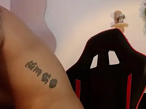 nate_rottn Webbikameraesitys