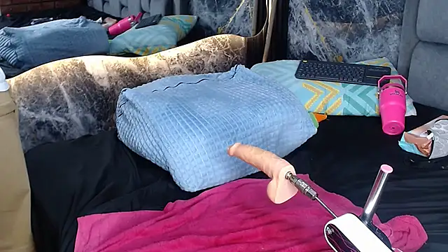 Pokazy przed kamerką – Couple_Gold69