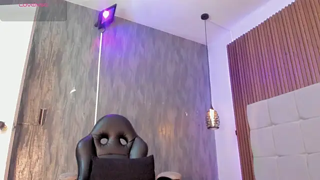 Saravy_Blandon Pertunjukan Webcam