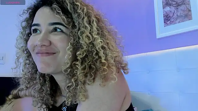 Charlotte11-11's Live XXX Chat