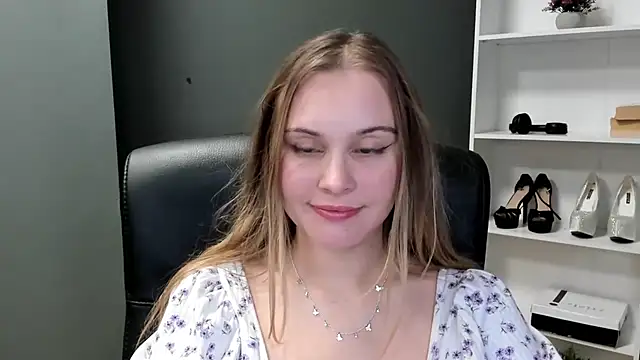 Chat +18 de kitty_valeria ao vivo