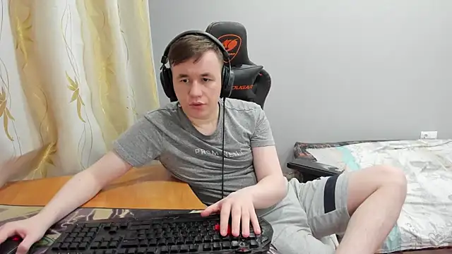 Pertunjukan Kamera Web iliaskrislove