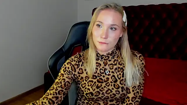 ElaraVoltage Adlı Modelin Canlı XXX Sohbeti