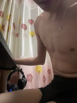 InvokedMarketer élő XXX-chatje