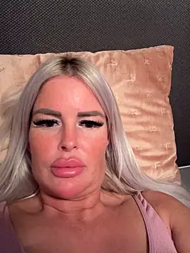 Webkamerová show Juliaboobqueen