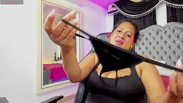 ZelinaEvans' Live XXX Chat