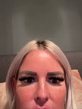 Juliaboobqueen's Webcam Show