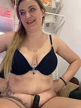 Show modela Velvetwitch87 na web-kameri