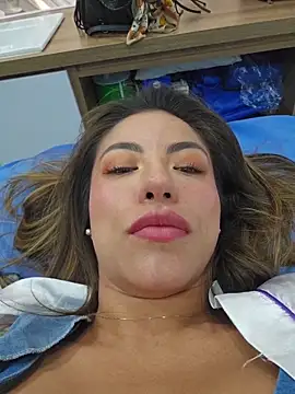 Karen_San_Miguel: διαδικτυακό σόου στην κάμερα