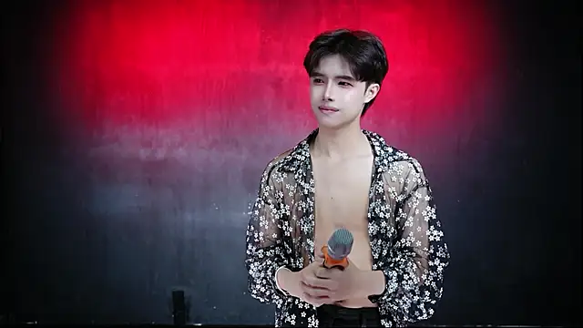 Queen-Vibe Show in webcam