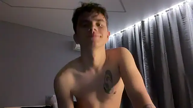 MaxWoolf: διαδικτυακό σόου στην κάμερα