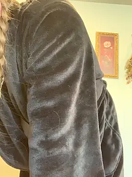 PussiesnCream_ Show in webcam