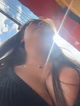 LIZ-06_ Live XXX-chat