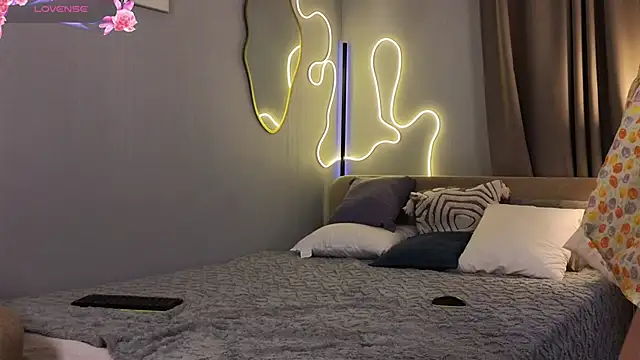 Vixaria live XXX chat