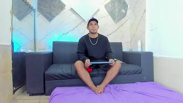 Latins_on_fire live XXX chat