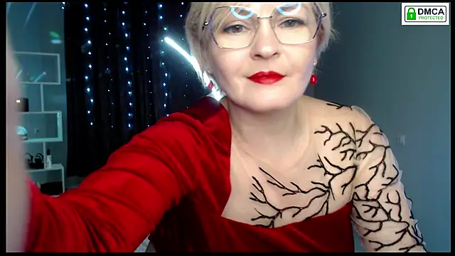 Show modela BlondeBrilliant7 na web-kameri