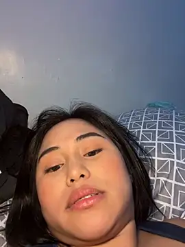 slut_emerald22's Webcam Show