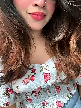 riya_sharma11 Adlı Modelin Canlı XXX Sohbeti