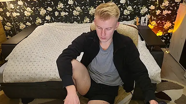 Вебкам-шоу Vuitton