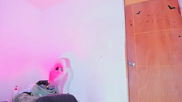 Emily_Coper18 Chat XXX in diretta