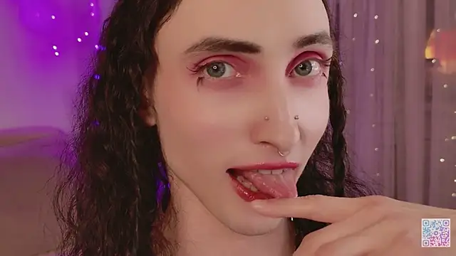 Queen_of_tease: διαδικτυακό σόου στην κάμερα