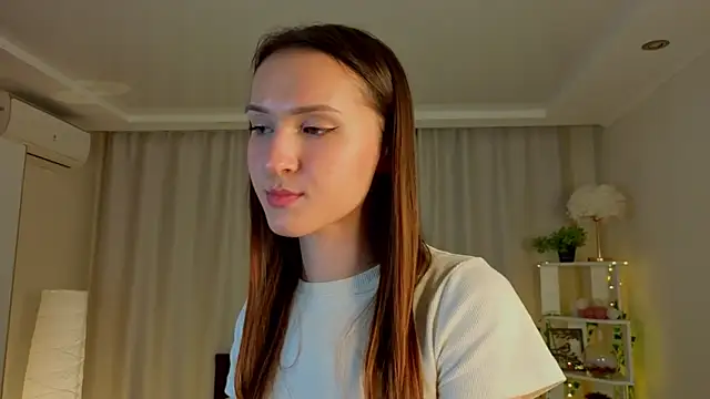 Pokazy przed kamerką – MellieLaliberte