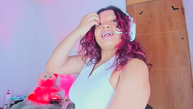 Emily_Coper18 Chat XXX in diretta