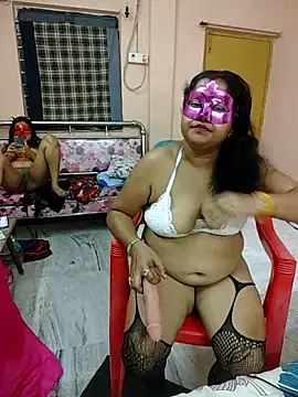 Pokazy przed kamerką – Naughty_Kayra