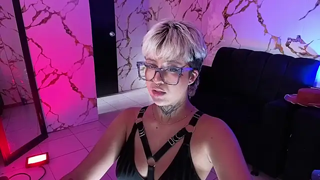 Rebeka-baker live XXX chat