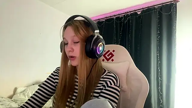 axin_burnell's Live XXX Chat