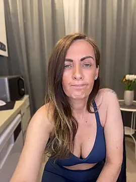 DivineAmely Adlı Modelin Canlı XXX Sohbeti