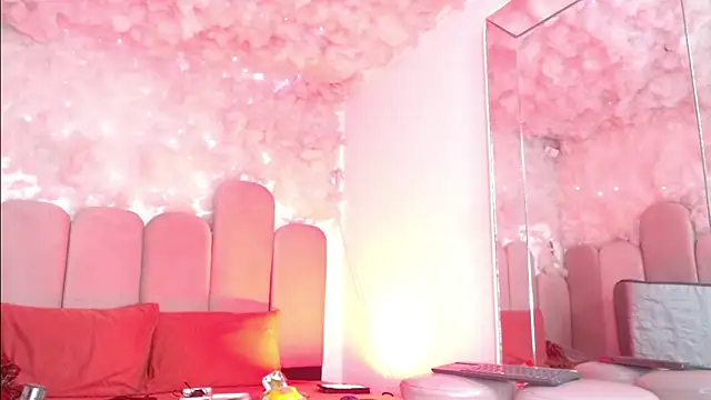 Chat +18 de puca_ebony ao vivo