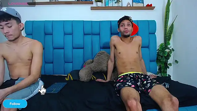 Hot_Boys_Latinos_X's Live XXX Chat