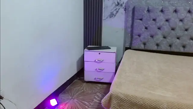 Chatroom XXX en direct de Daphne_Rosse