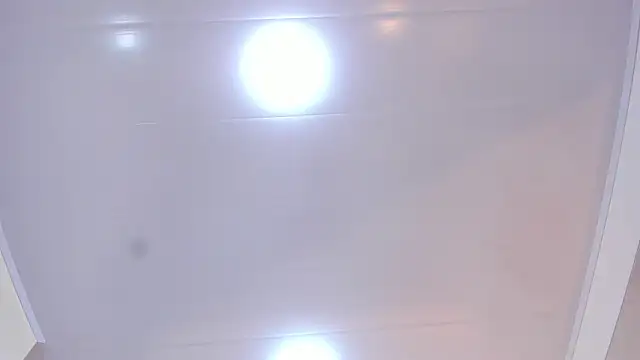 Chat +18 de thamiina_ ao vivo