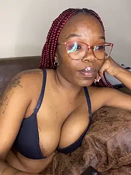 Pokazy przed kamerką – YummyMelanin117