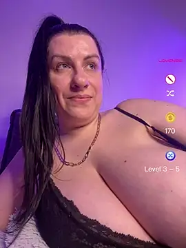 XXX chat uživo modela Evelinia