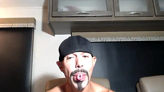 ThickD2C: διαδικτυακό σόου στην κάμερα