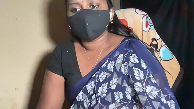 Tanuja-Sexy Chat XXX in diretta