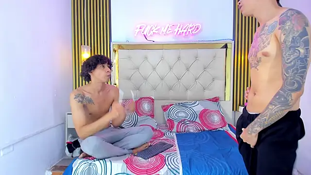 Adventurous_Boys Live XXX Chat