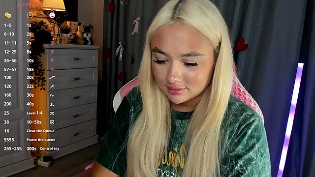 _Loneve__ élő XXX-chatje