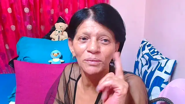 SLUTTYROXY élő XXX-chatje