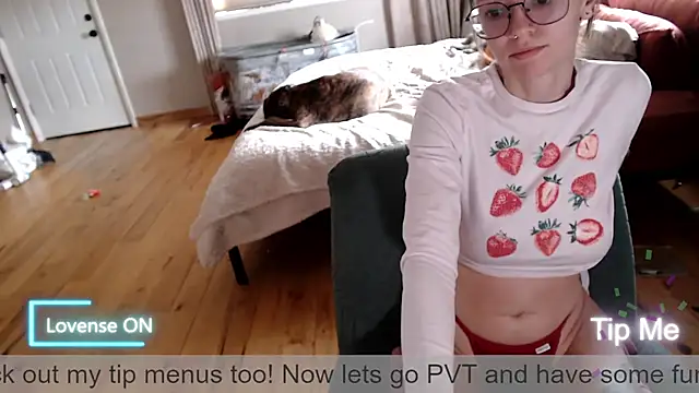 Plantbabeee élő XXX-chatje