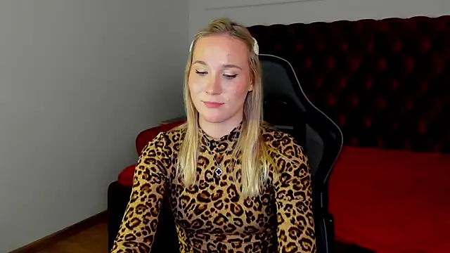 ElaraVoltage Chat XXX live