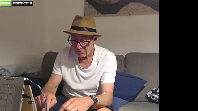 bluedae1 Show in webcam