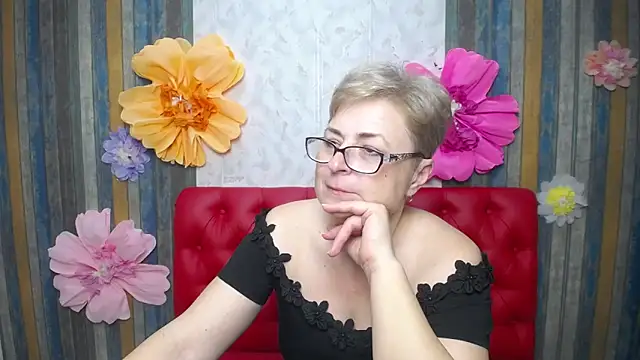 EmiliaGree's Live XXX Chat